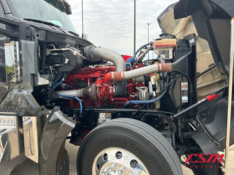 Passenger side engine for this 2024 Kenworth W990 (Stock number: URJ351372)