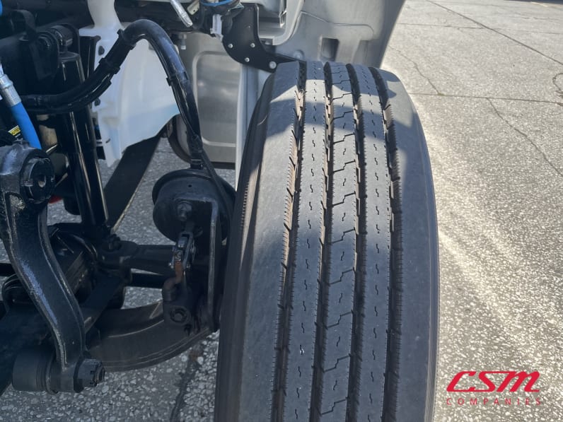 Driver side front tire tread for this 2024 Kenworth T280 (Stock number: URM337029)