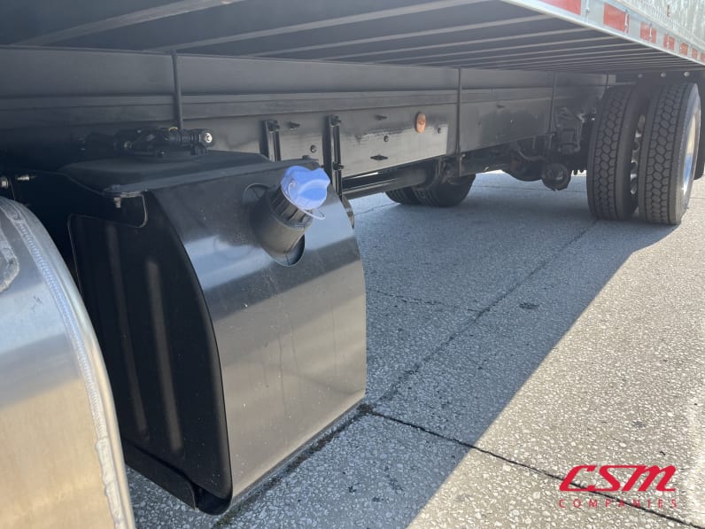 Interior passenger side sleeper for this 2024 Kenworth T280 (Stock number: URM337029)