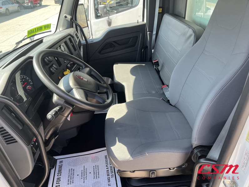 Interior seats for this 2024 Kenworth T280 (Stock number: URM337029)
