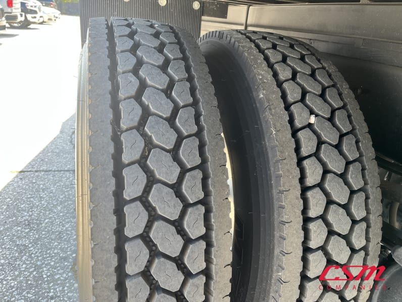 Passenger side rear frame and tire tread for this 2024 Kenworth T280 (Stock number: URM337029)