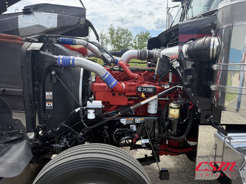 Drivers side engine for this 2024 Kenworth W900L (Stock number: URR336416)