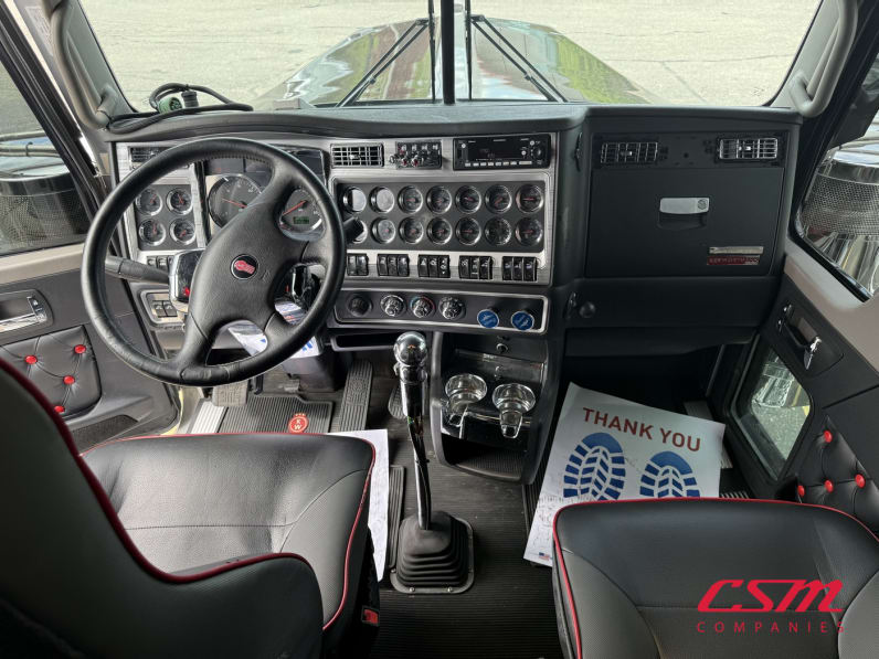 Interior cockpit for this 2024 Kenworth W900L (Stock number: URR336416)