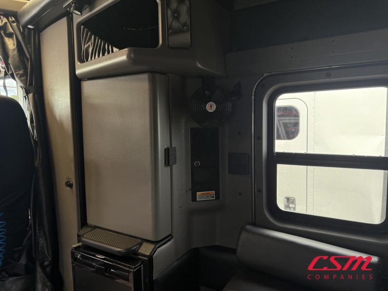 Interior passenger side sleeper for this 2024 Kenworth W900L (Stock number: URR336416)