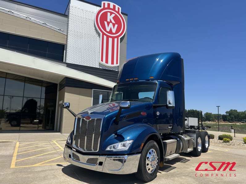 Exterior front drivers side for this 2025 Peterbilt 579 (Stock number: USD739468)Weeee