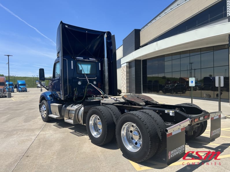 Exterior rear driver side for this 2025 Peterbilt 579 (Stock number: USD739468)Weeee