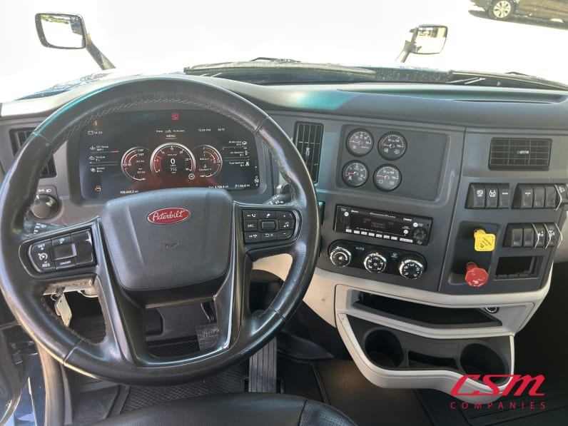 Interior dash for this 2025 Peterbilt 579 (Stock number: USD739468)Weeee