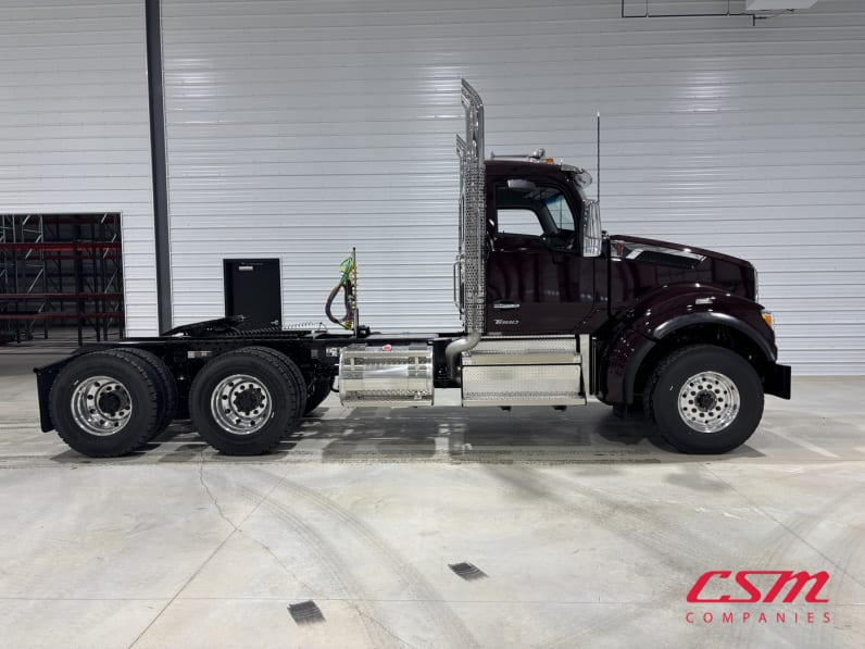 Exterior full passenger side for this 2027 Kenworth T880S (Stock number: VJ228893)