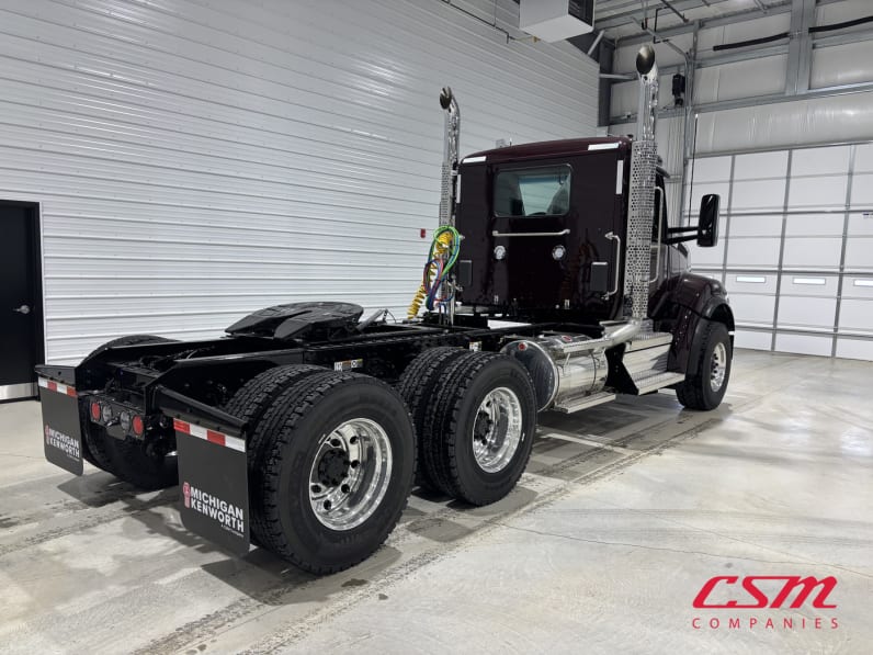 Exterior rear passenger side for this 2027 Kenworth T880S (Stock number: VJ228893)