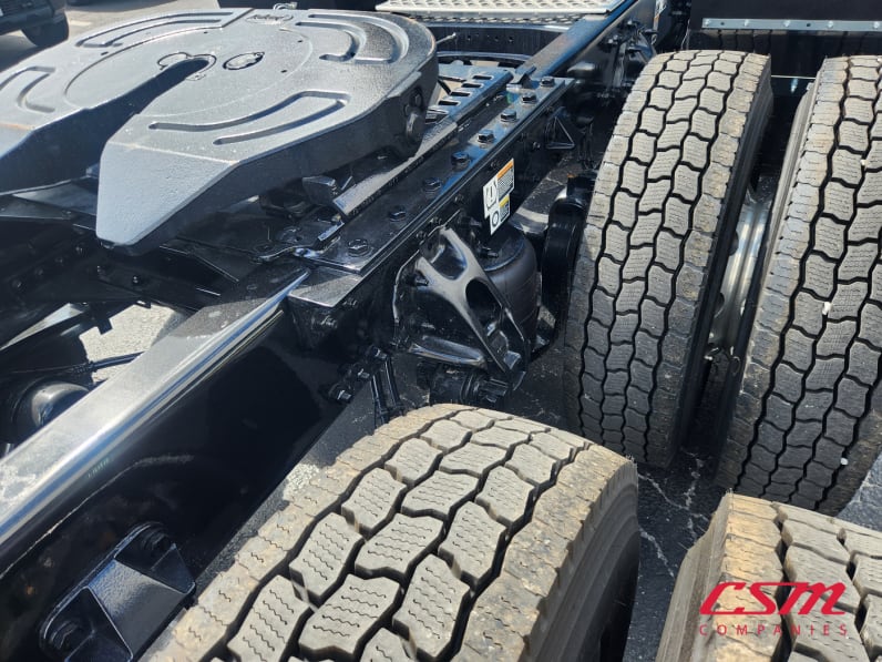 Passenger side rear frame and tire tread for this 2027 Kenworth T680 (Stock number: VJ233069)Weeee