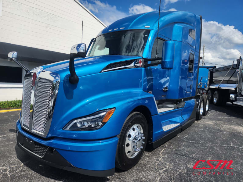Exterior front drivers side for this 2027 Kenworth T680 (Stock number: VJ233070)Weeee