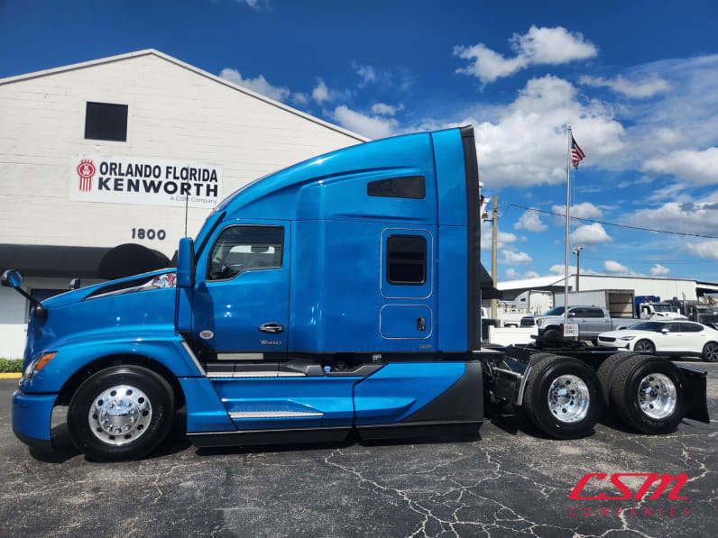 Exterior full driver side for this 2027 Kenworth T680 (Stock number: VJ233070)Weeee