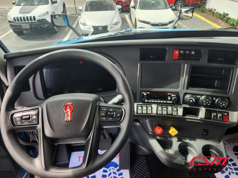 Interior dash for this 2027 Kenworth T680 (Stock number: VJ233070)Weeee
