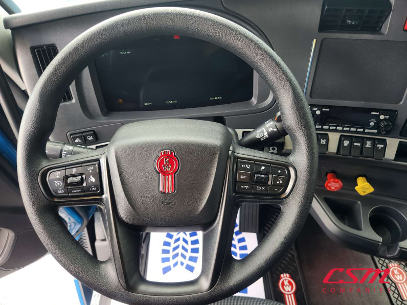 Interior steering wheel for this 2027 Kenworth T680 (Stock number: VJ233073)Weeee