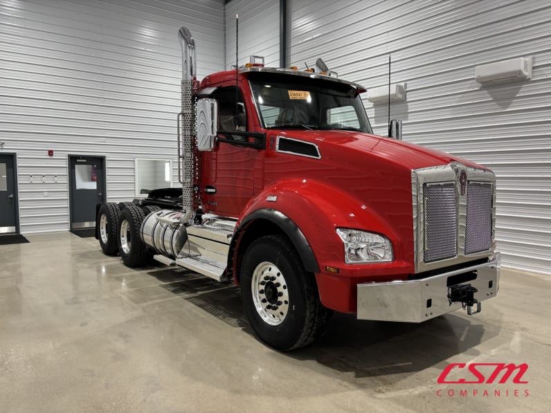 Exterior front passenger side for this 2027 Kenworth T880 (Stock number: VJ238537)