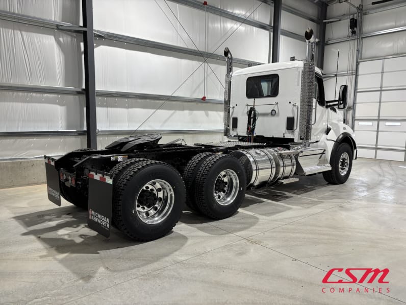 Exterior rear passenger side for this 2027 Kenworth T880 (Stock number: VJ238539)