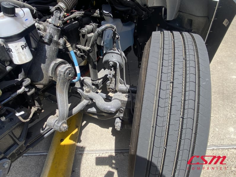 Driver side front tire tread for this 2027 Kenworth T480 (Stock number: VJ238970)Weeee