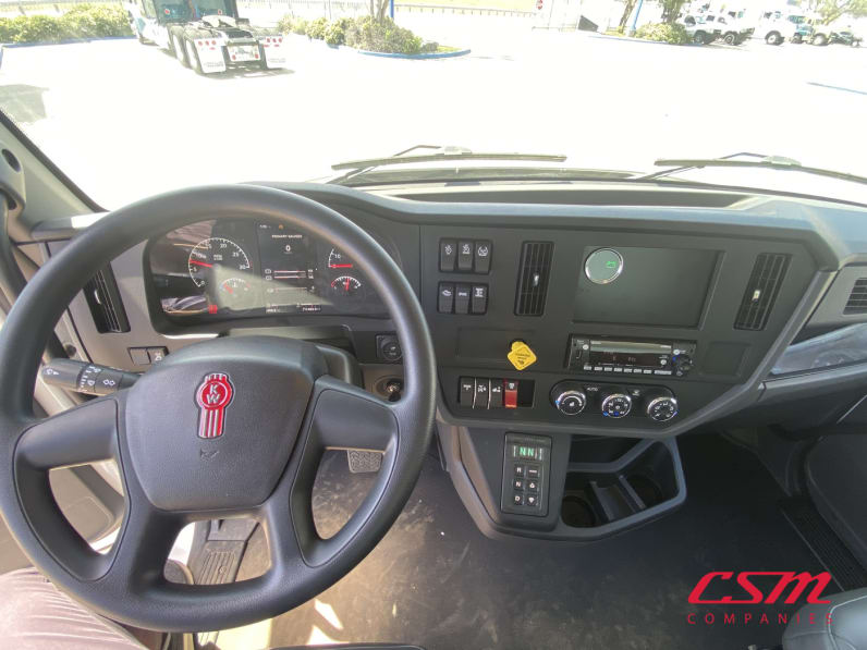 Interior dash for this 2027 Kenworth T480 (Stock number: VJ238970)Weeee