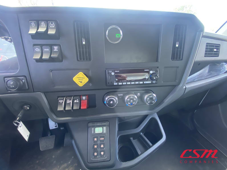 Interior radio and navigation system for this 2027 Kenworth T480 (Stock number: VJ238970)Weeee