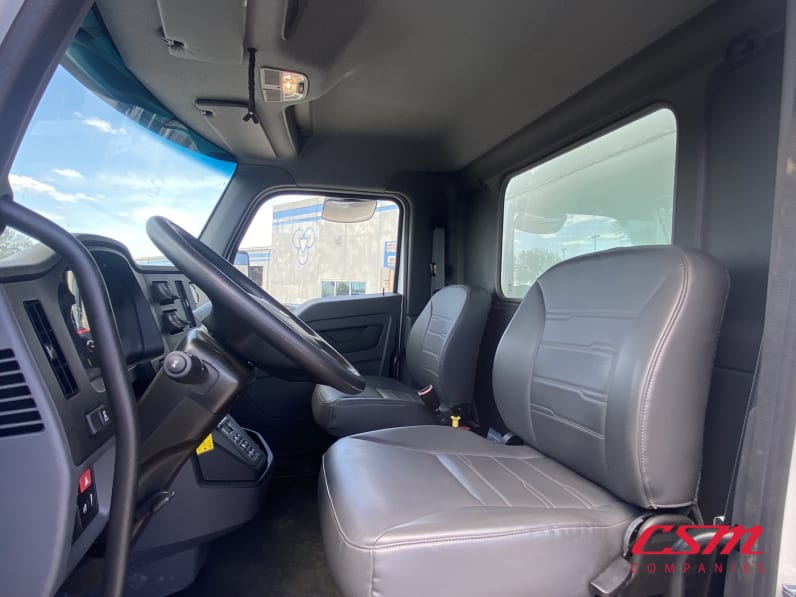Interior seats for this 2027 Kenworth T480 (Stock number: VJ238970)Weeee