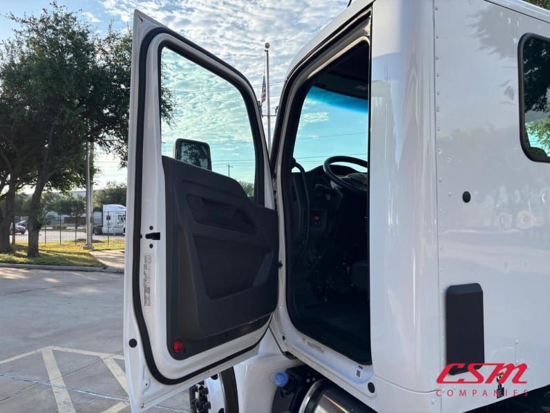 Drivers side door open for this 2027 Kenworth T280 (Stock number: VJ239142)Weeee