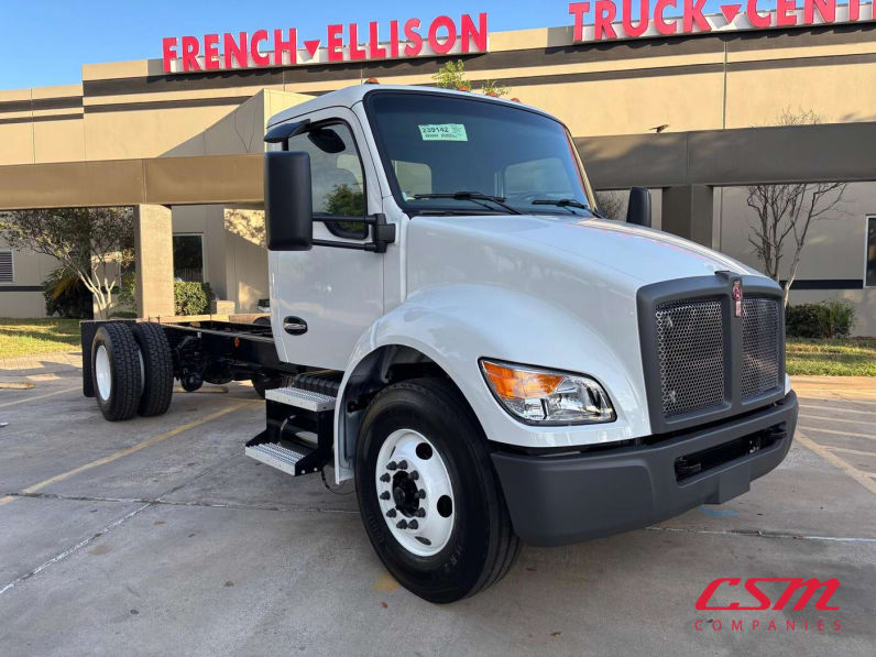 Exterior front passenger side for this 2027 Kenworth T280 (Stock number: VJ239142)Weeee