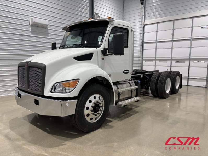 Exterior front drivers side for this 2027 Kenworth T480 (Stock number: VJ240069)Weeee
