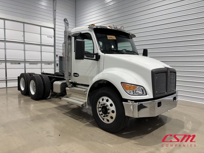 Exterior front passenger side for this 2027 Kenworth T480 (Stock number: VJ240069)Weeee