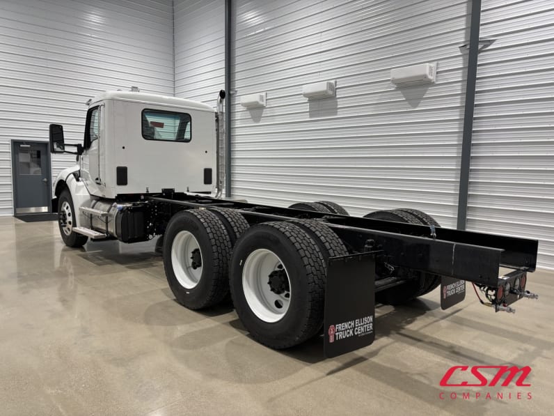 Exterior rear driver side for this 2027 Kenworth T480 (Stock number: VJ240069)Weeee
