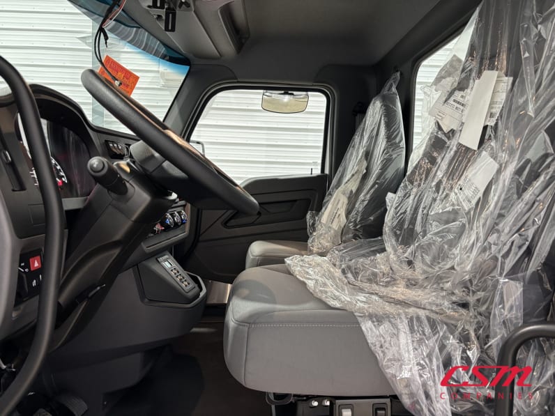 Drivers side door open for this 2027 Kenworth T480 (Stock number: VJ240481)Weeee