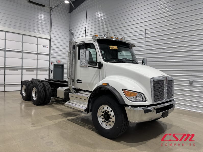 Exterior front passenger side for this 2027 Kenworth T480 (Stock number: VJ240481)Weeee