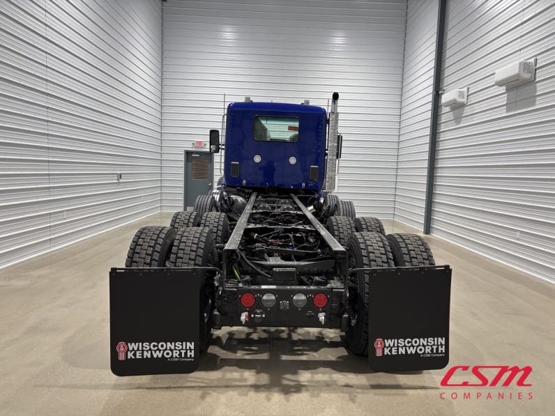 Exterior full rear view for this 2027 Kenworth T880 (Stock number: VJ240625)Weeee