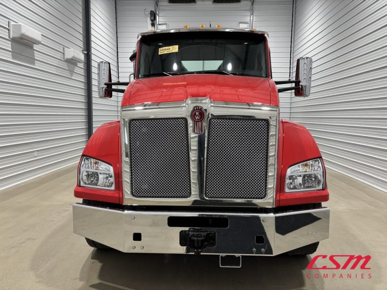 Exterior full front view for this 2027 Kenworth T880 (Stock number: VJ240848)Weeee