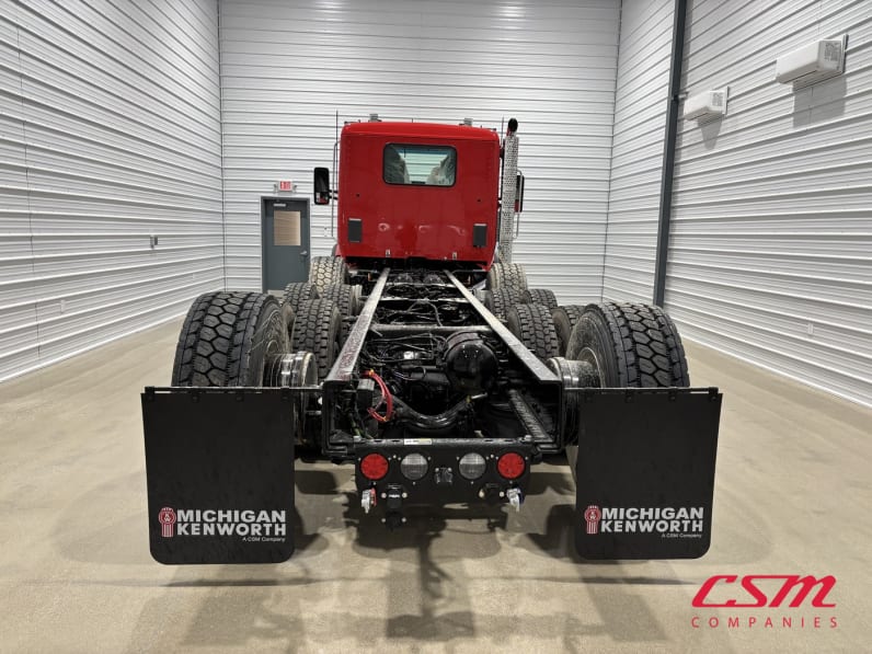 Exterior full rear view for this 2027 Kenworth T880 (Stock number: VJ240848)Weeee