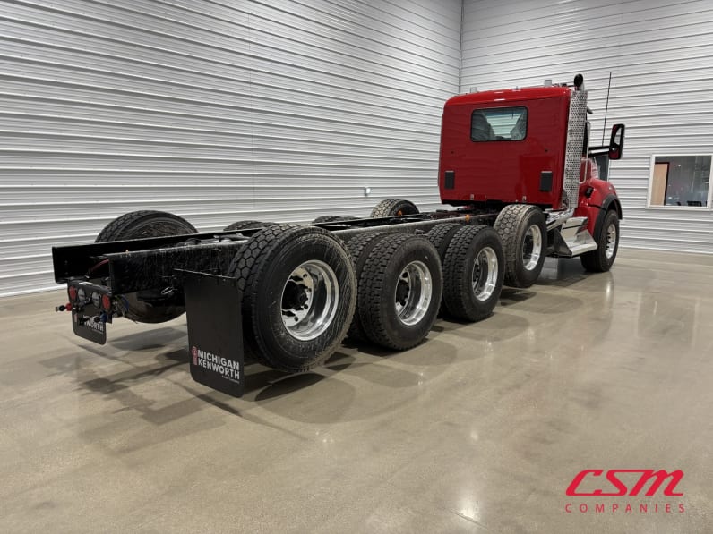 Exterior rear passenger side for this 2027 Kenworth T880 (Stock number: VJ240848)Weeee