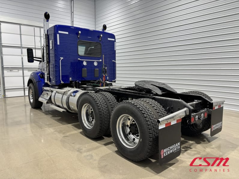 Exterior rear driver side for this 2027 Kenworth T880 (Stock number: VJ240849)Weeee