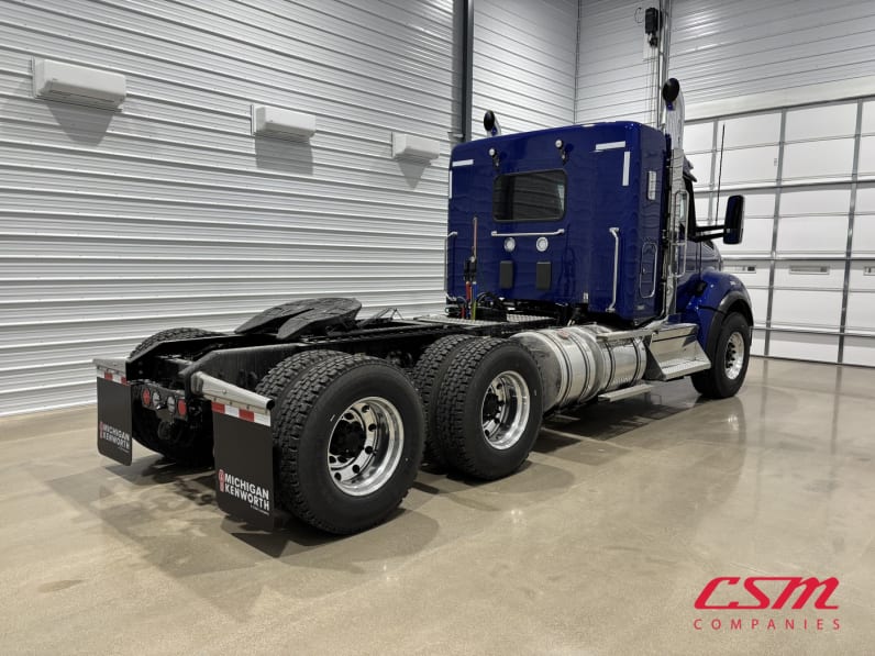 Exterior rear passenger side for this 2027 Kenworth T880 (Stock number: VJ240849)Weeee