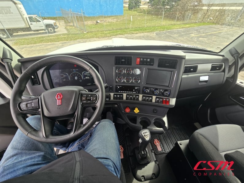 Interior dash for this 2027 Kenworth T880S (Stock number: VJ240855)Weeee