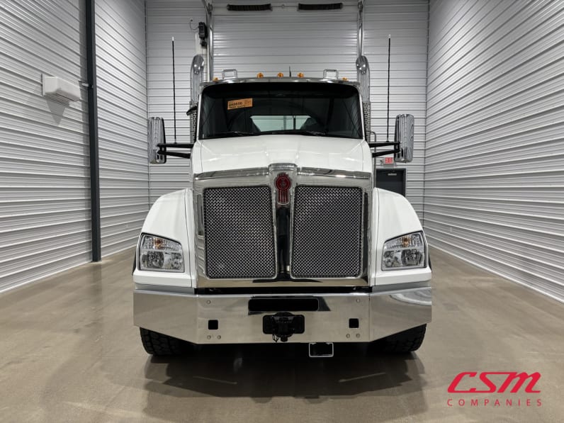 Exterior full front view for this 2027 Kenworth T880 (Stock number: VJ240856)Weeee