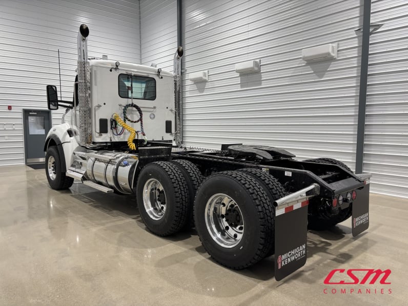 Exterior rear driver side for this 2027 Kenworth T880 (Stock number: VJ240856)Weeee