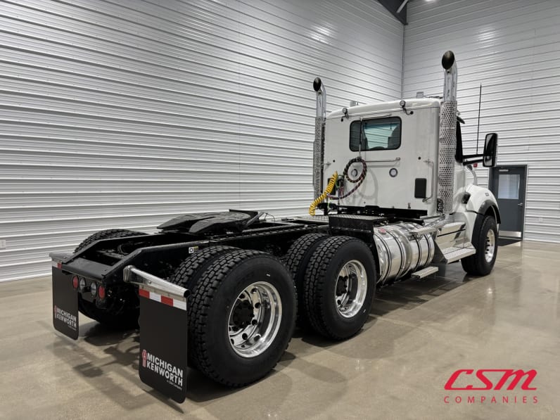 Exterior rear passenger side for this 2027 Kenworth T880 (Stock number: VJ240856)Weeee