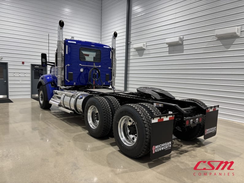 Exterior rear driver side for this 2027 Kenworth T880S (Stock number: VJ241552)Weeee