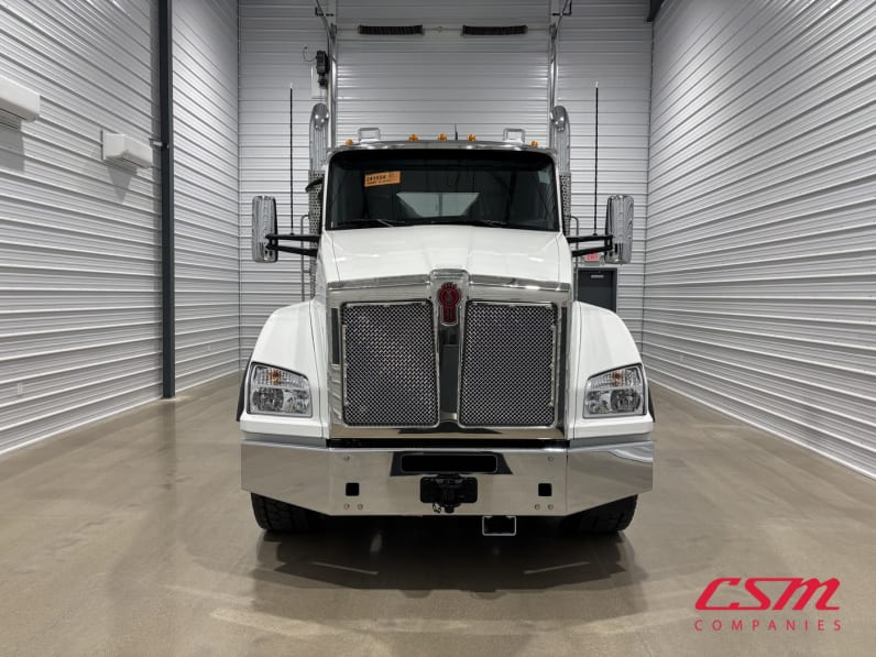 Exterior full front view for this 2027 Kenworth T880 (Stock number: VJ241554)Weeee