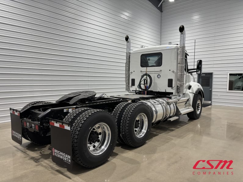 Exterior rear passenger side for this 2027 Kenworth T880 (Stock number: VJ241555)Weeee