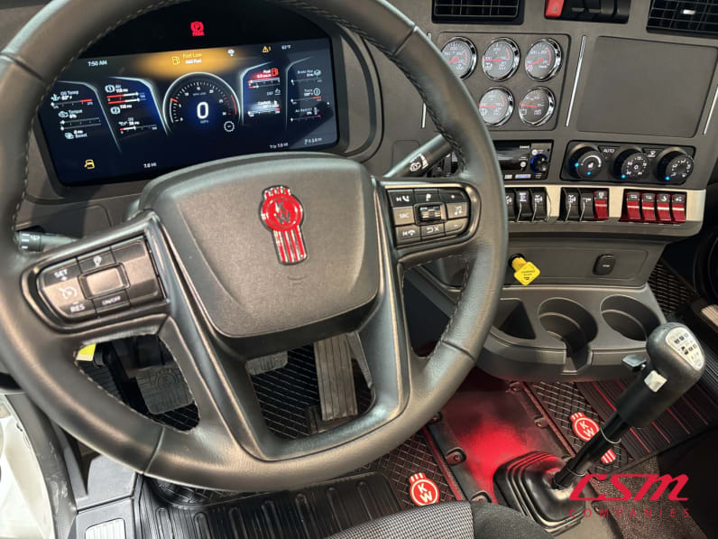 Interior dash for this 2027 Kenworth T880 (Stock number: VJ241557)Weeee