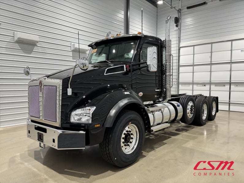 Exterior front drivers side for this 2027 Kenworth T880 (Stock number: VJ241740)Weeee