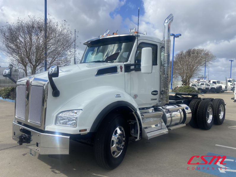 Exterior front drivers side for this 2027 Kenworth T880 (Stock number: VJ241901)Weeee