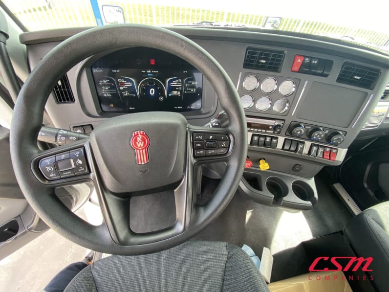 Interior steering wheel for this 2027 Kenworth T880 (Stock number: VJ241901)Weeee