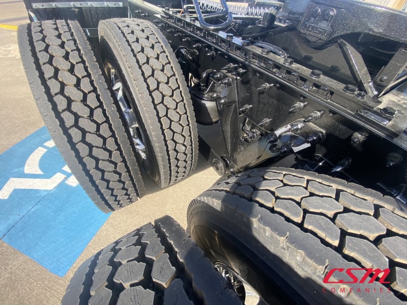 Driver side rear frame and tire tread for this 2027 Kenworth T880 (Stock number: VJ241907)Weeee
