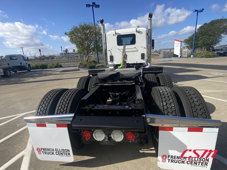 Exterior full rear view for this 2027 Kenworth T880 (Stock number: VJ241907)Weeee